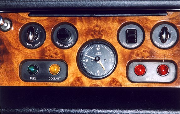 Middendeel van het dashboard van een Silver Shadow uit 1969.