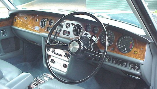 The dashboard of a Corniche 2-doors saloon from 1972.