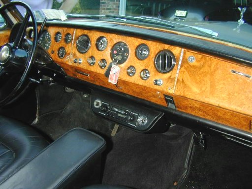 Het dashboard van een Rolls-Royce Silver Shadow James Young 2-deurs saloon.