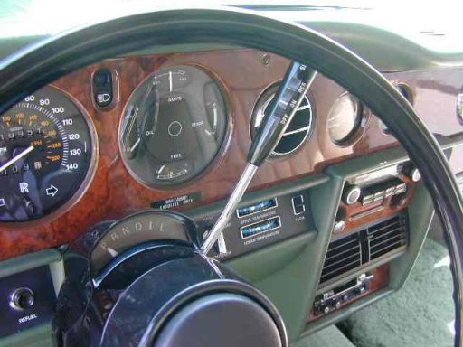 Details of the dashboard of a RR Silver Shadow II.