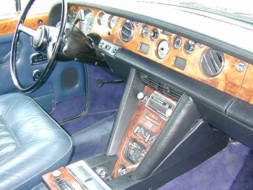 The same dashboard of the American Silver Shadow from 1974.