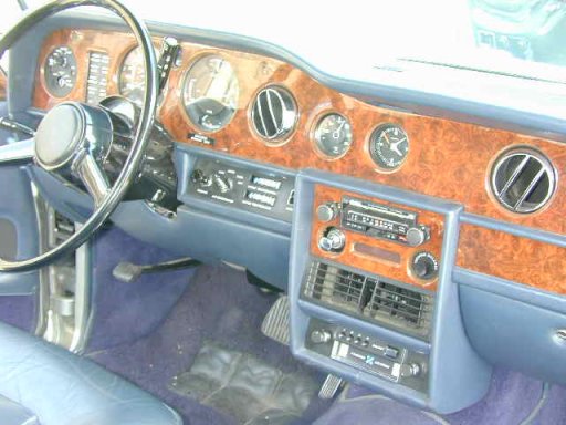 Het dashboard van een RR Silver Wraith uit 1977.
