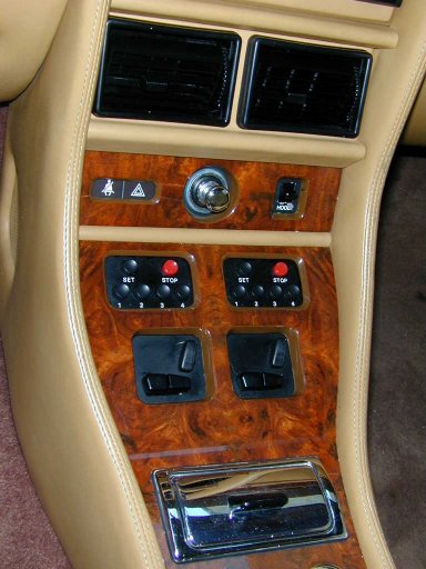 Dashboard of the Rolls-Royce Corniche II from 1986.
