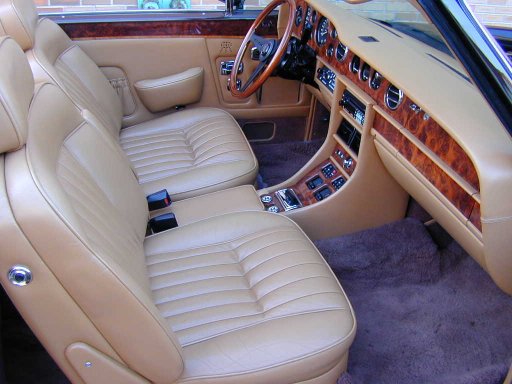 Interieur van de Rolls-Royce Corniche II uit 1986.